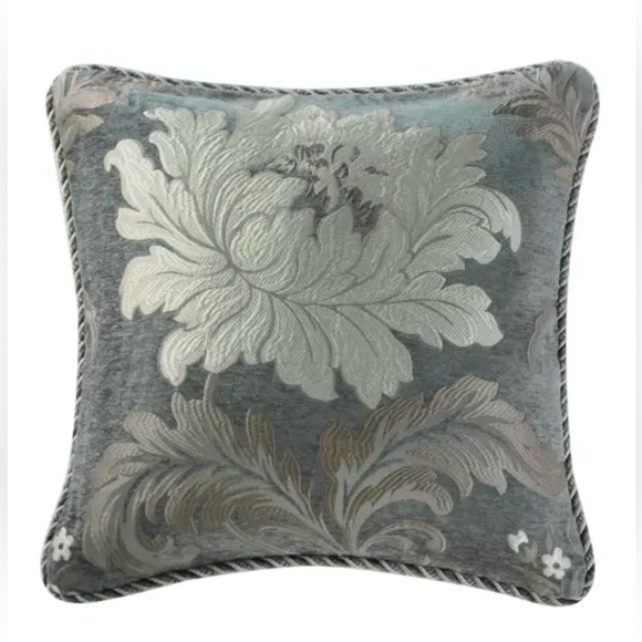 Waterford
Ansonia Decorative Pillow NWT in plastic - Picture 1 of 3